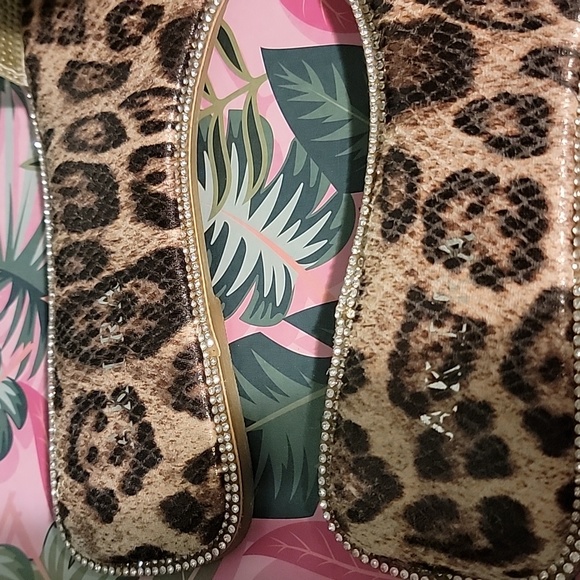 💖 Akira Crystal Slides 💎 - Picture 6 of 8